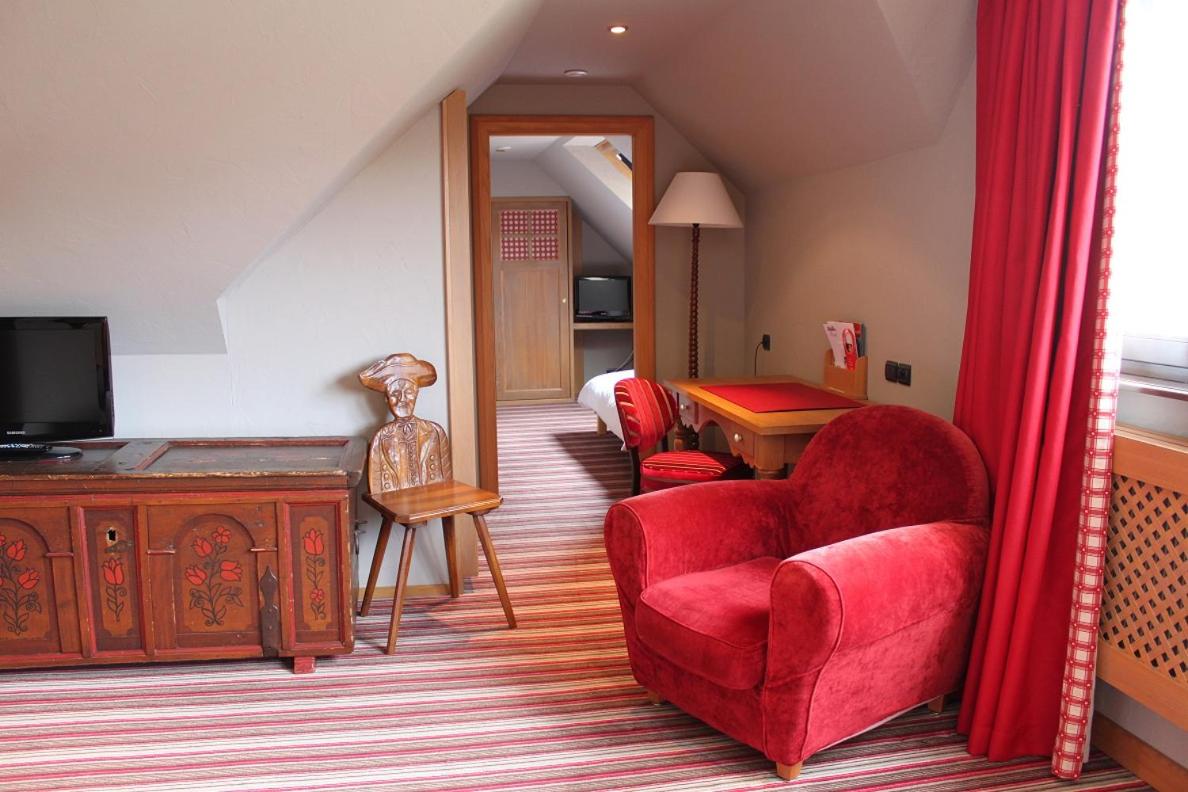 Télévision ou salle de divertissement dans l'établissement Hôtel Arnold
