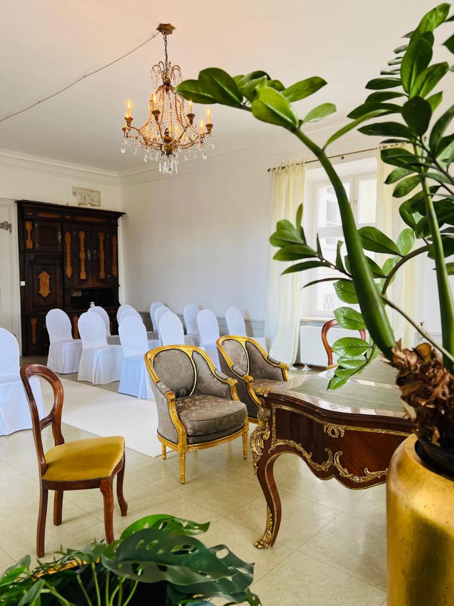 Schloss Hürbel Storchennest-Appartement - Luxury Apartment THE Stork Nest - Housity