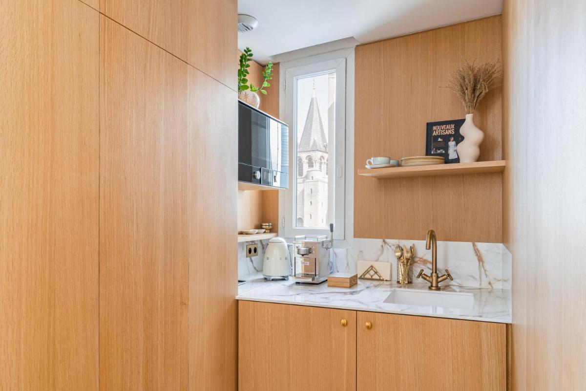 Cuisine ou kitchenette dans l'établissement Hôtel Madison