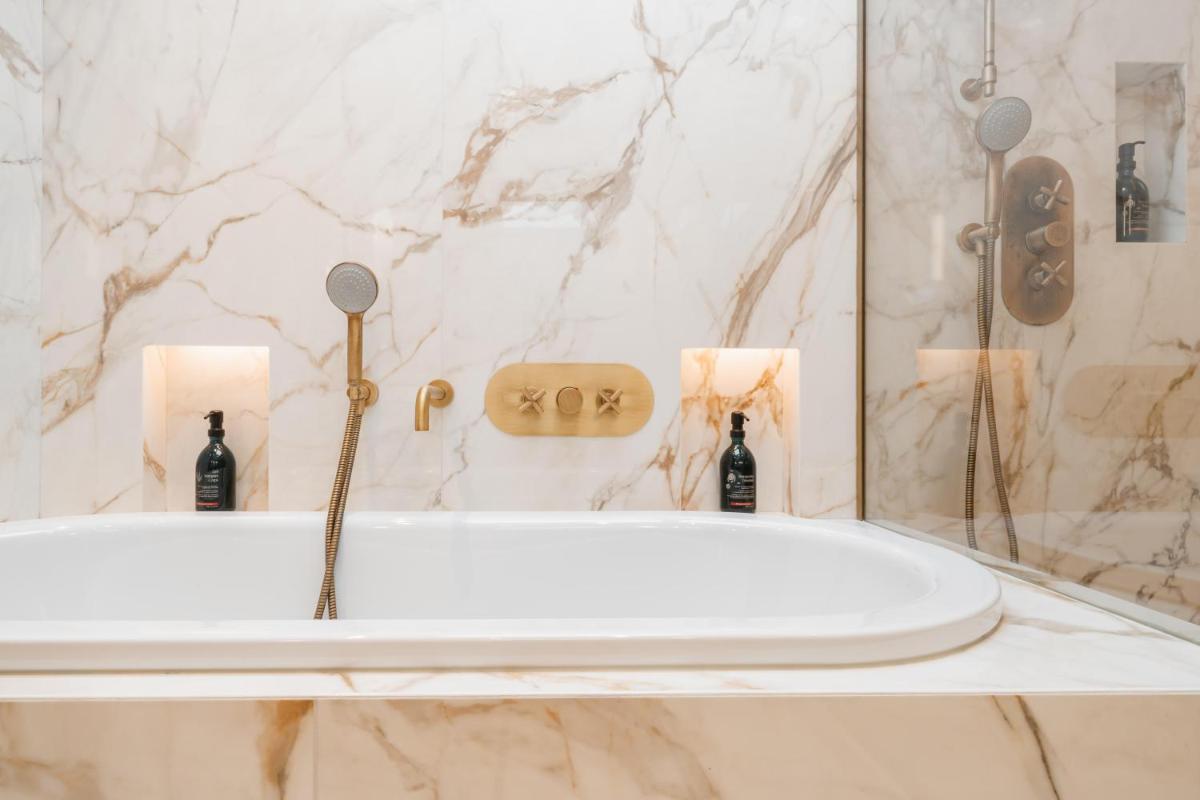 Salle de bains dans l'établissement Hôtel Madison