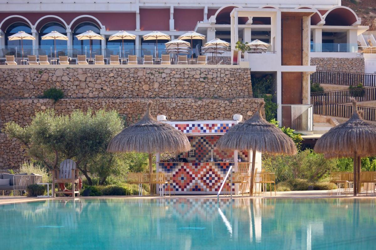 Piscina en o cerca de Cala San Miguel Ibiza Resort, Adults only, Curio Collection by Hilton