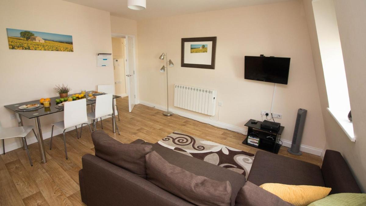 StayZo Serviced Accommodation 16 Premier Lodge - Housity