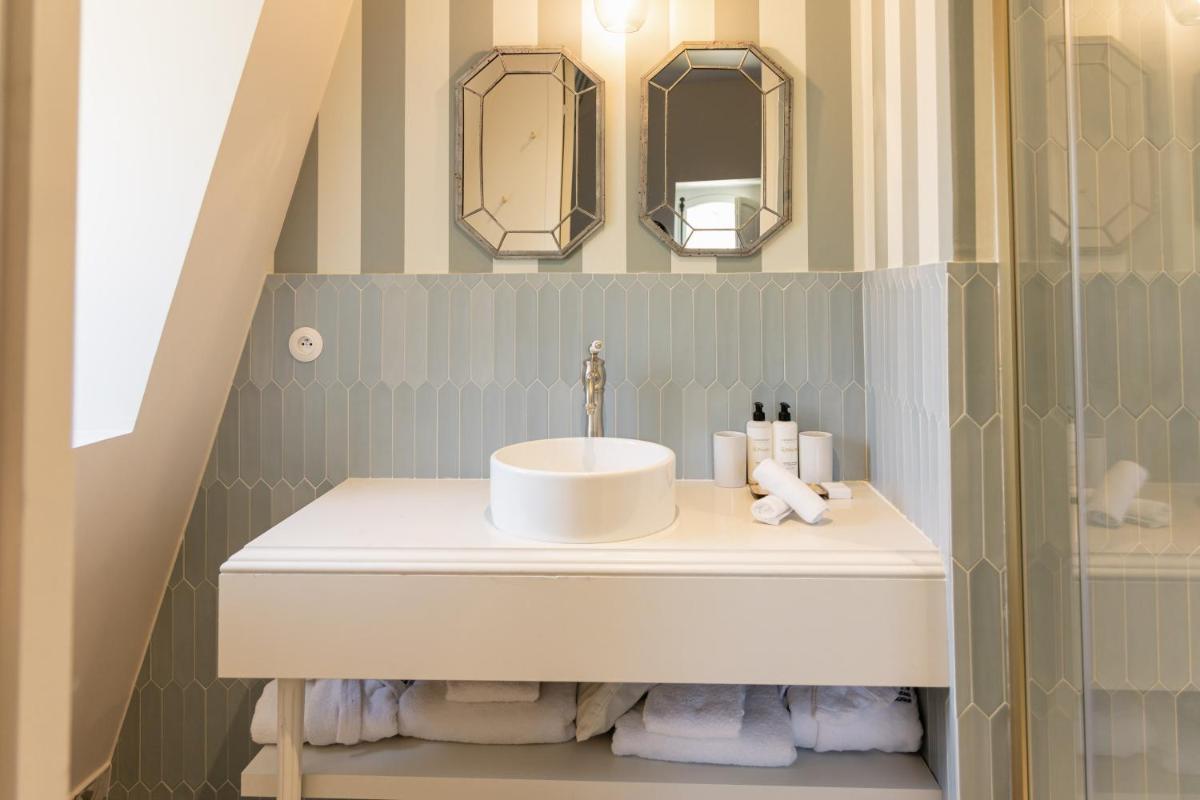 Salle de bains dans l'établissement Château Léognan, Domaine viticole - proche Bordeaux