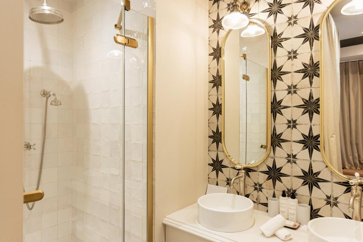 Salle de bains dans l'établissement Château Léognan, Domaine viticole - proche Bordeaux