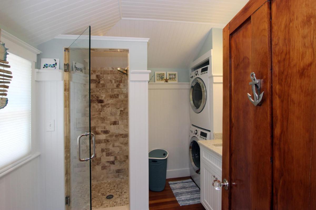Pocasset Village Charmer - Housity