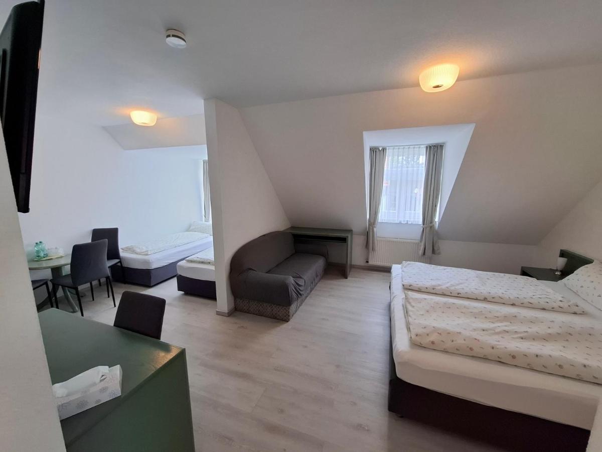 Landhotel Solmser Hof - Housity
