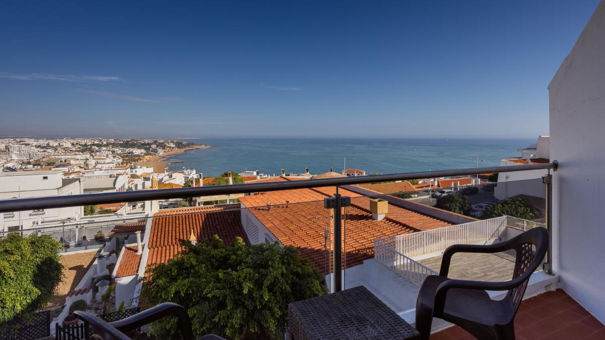 Uma vista do mar geral ou uma vista do mar a partir do hotel