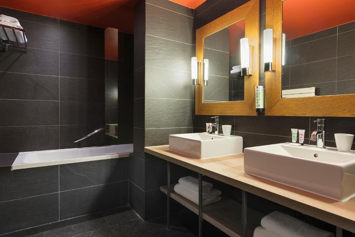 Salle de bains dans l'établissement Hôtel Les Aiglons Chamonix