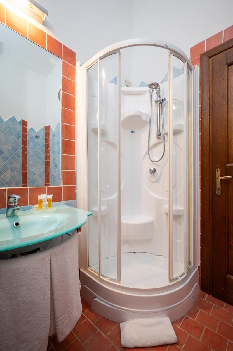 Hotel Monti Di Mola - Housity