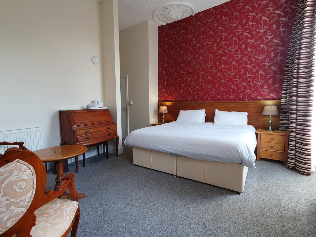 The Royal Hotel - Housity