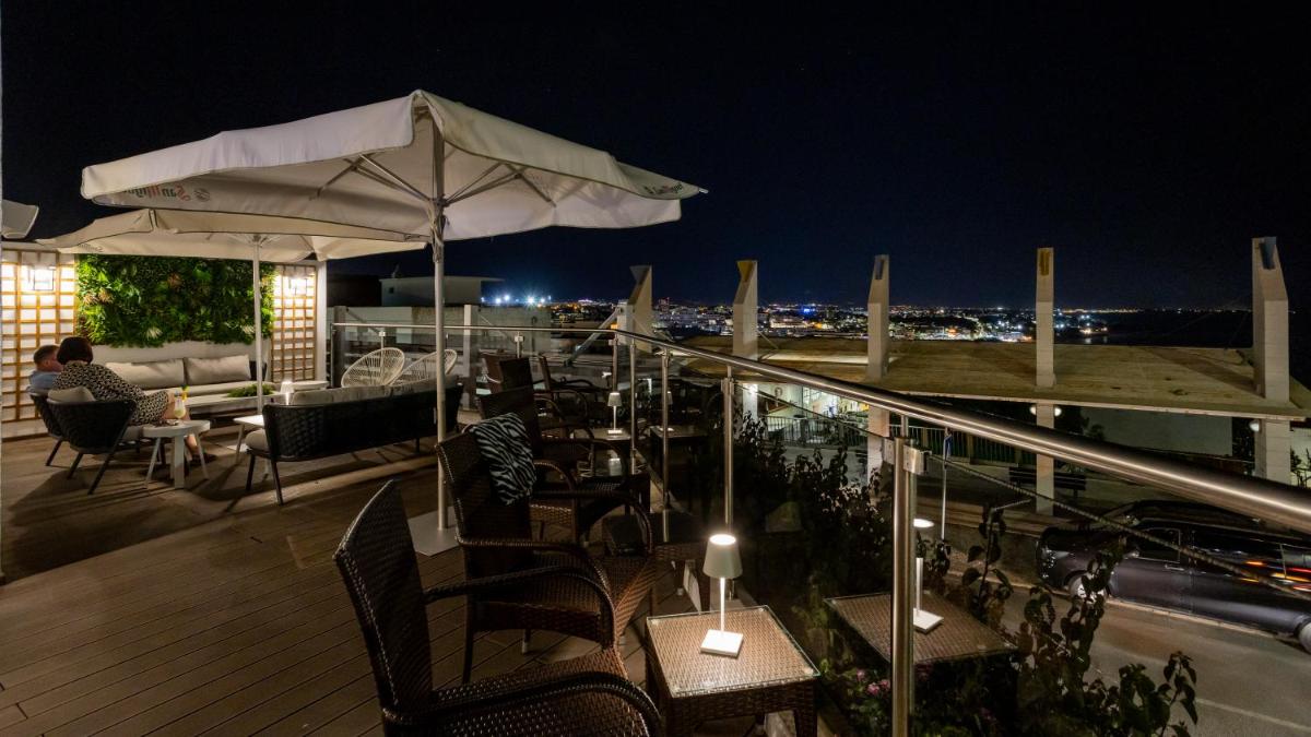 Um restaurante ou outro lugar para comer em Hotel do Cerro