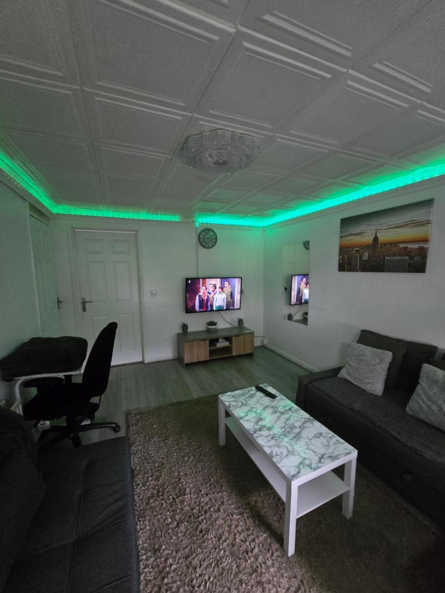 2 Bedroom Cozy Chambers with free parking - Housity