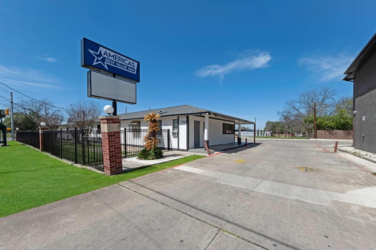 Americas Best Value Inn San Antonio Downtown Riverwalk - Housity