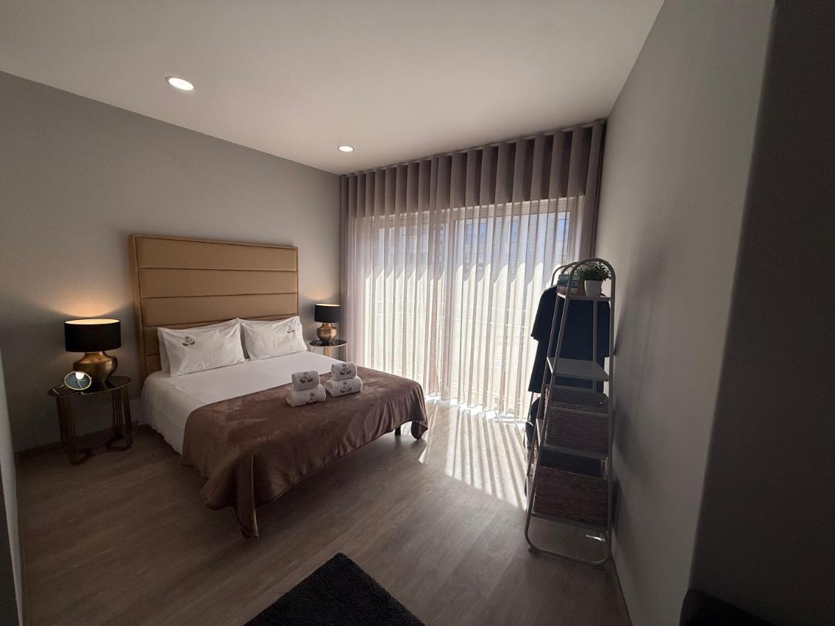 ML Apartments Almada panoramic balcony - Housity