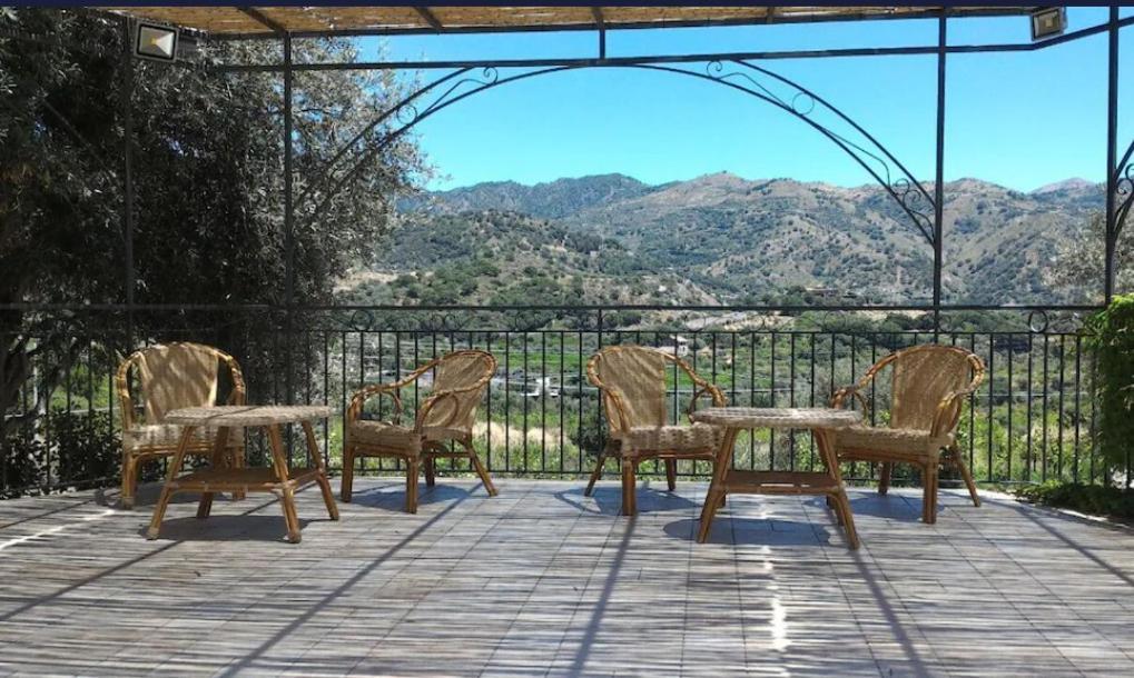 Taormina Villa Ibiscus Alcantara - Housity