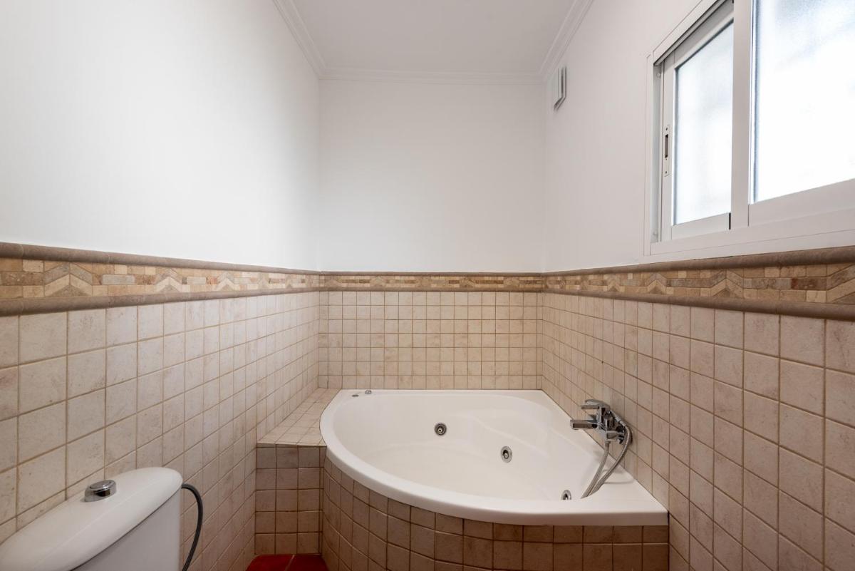 Villa Andaluza jacuzzi piscina palmeras Nerja - Housity