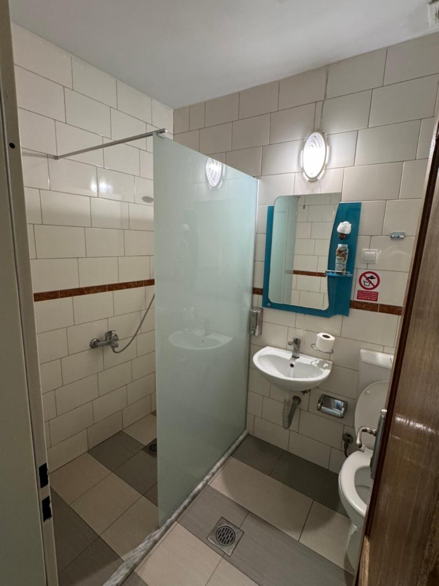 Hotel Yal Restaurant - Housity