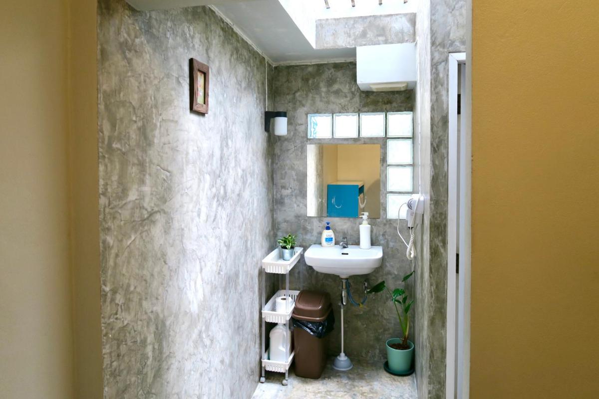 Les Fleurs Bangkok Hostel - Housity