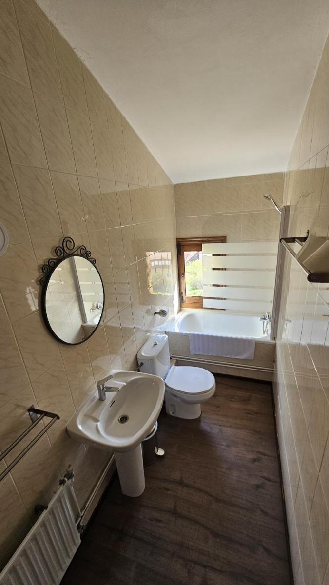 Hostal Altajo - Housity