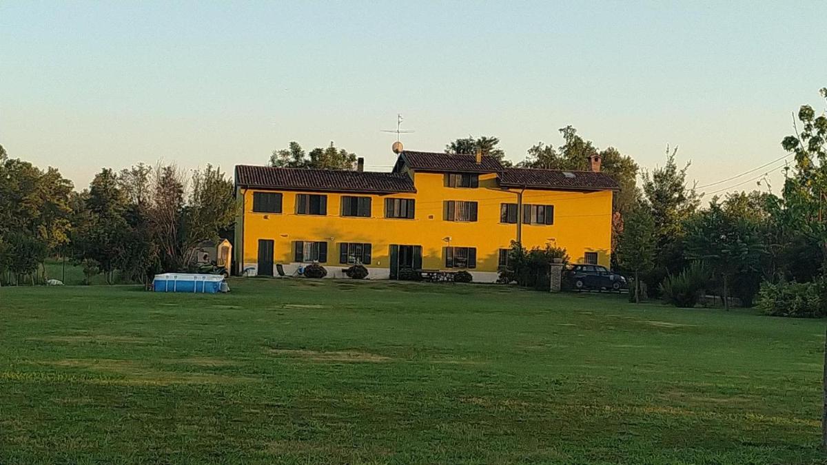 Sangiligio Countryside Villa, Private Rooms w Kitchen, Bath, Private Entrance, Crema - Housity