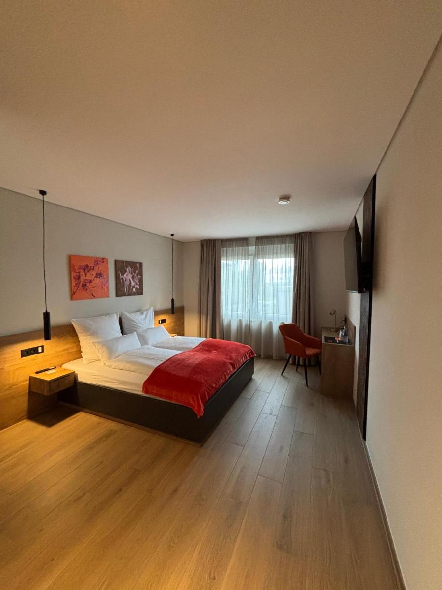 Schalls Bed and Breakfast - Housity