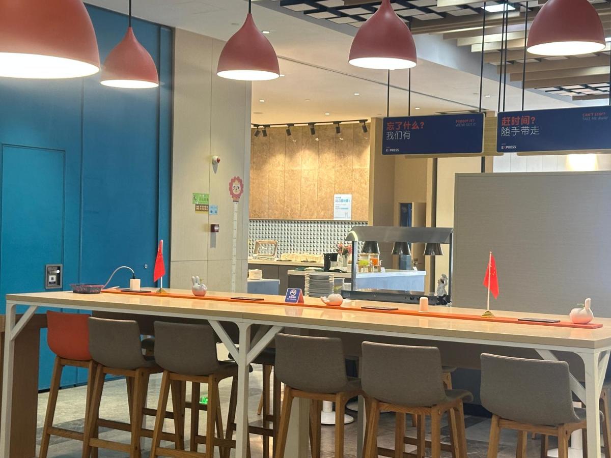 Holiday Inn Express Ningbo Fenghua by IHG - Housity