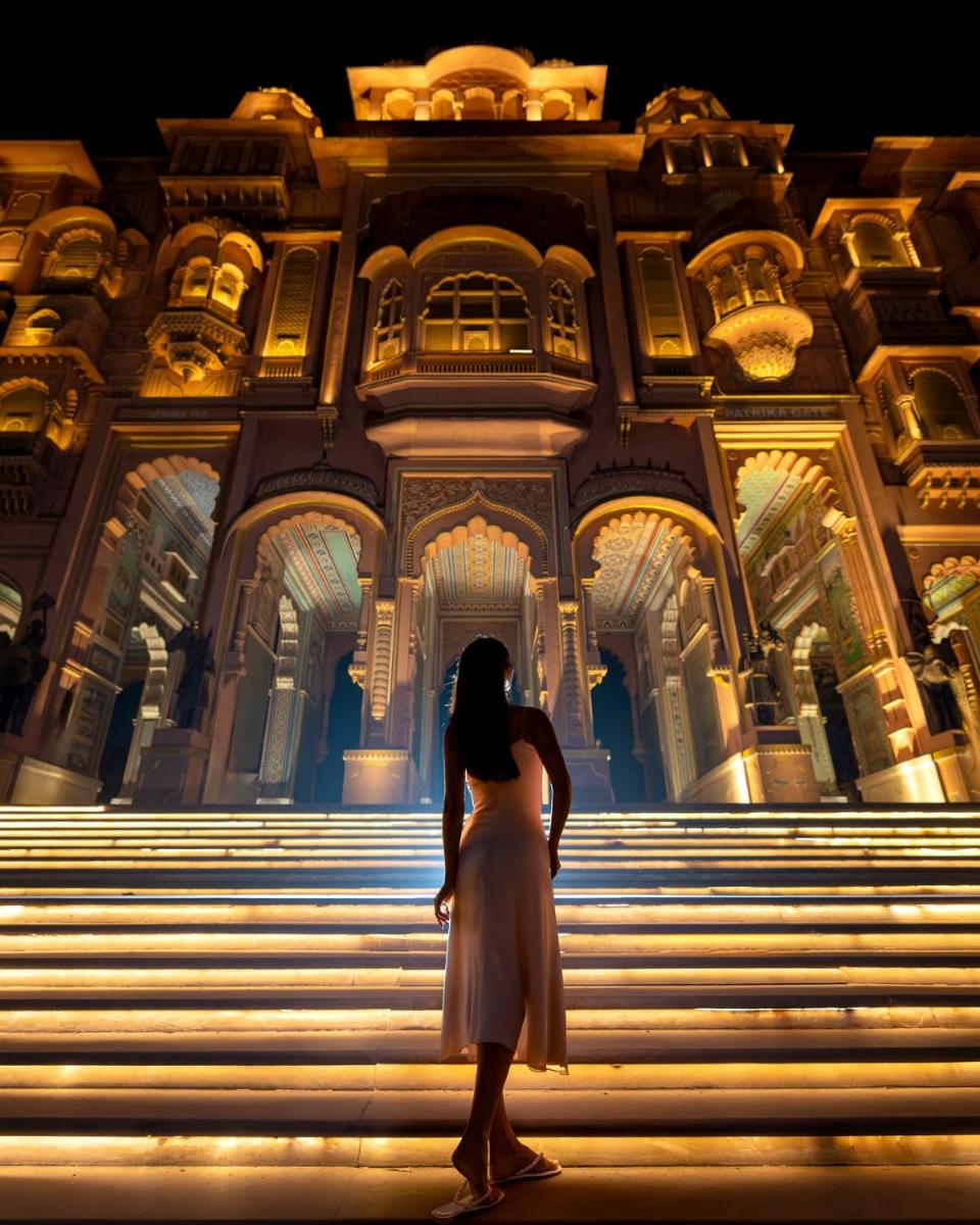 a woman standing on steps in front of a building at Hyatt Regency Jaipur Mansarovar in Jaipur a woman standing on steps in front of a building at Hyatt Regency Jaipur Mansarovar in Jaipur
