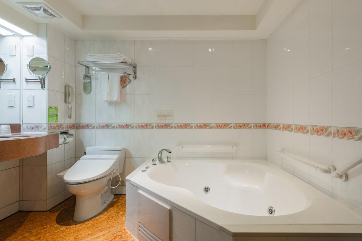 Cosmos Hotel Taipei - Housity