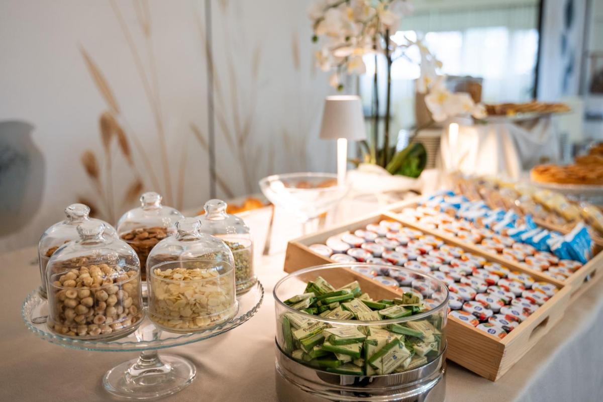 Hotel Garden Experience - Housity