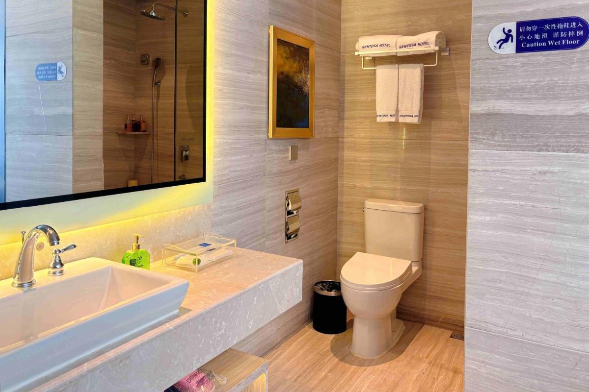 Sentosa Hotel Shenzhen Feicui Branch, Enjoy tropical swimming pools and high-class fitness club - Housity