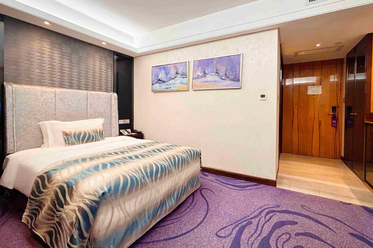 Sentosa Hotel Shenzhen Feicui Branch, Enjoy tropical swimming pools and high-class fitness club - Housity