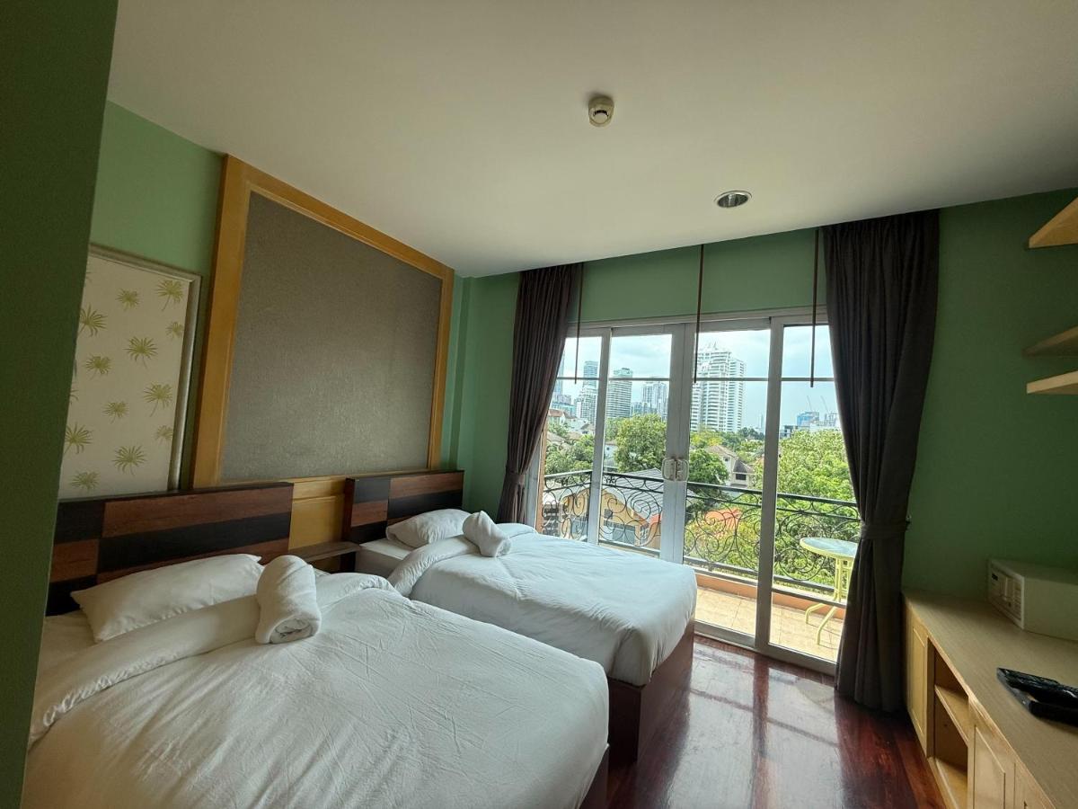 Greenview Ekkamai10 Suite - Housity