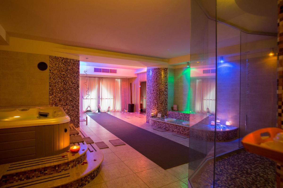 Hotel Garden Experience - Housity