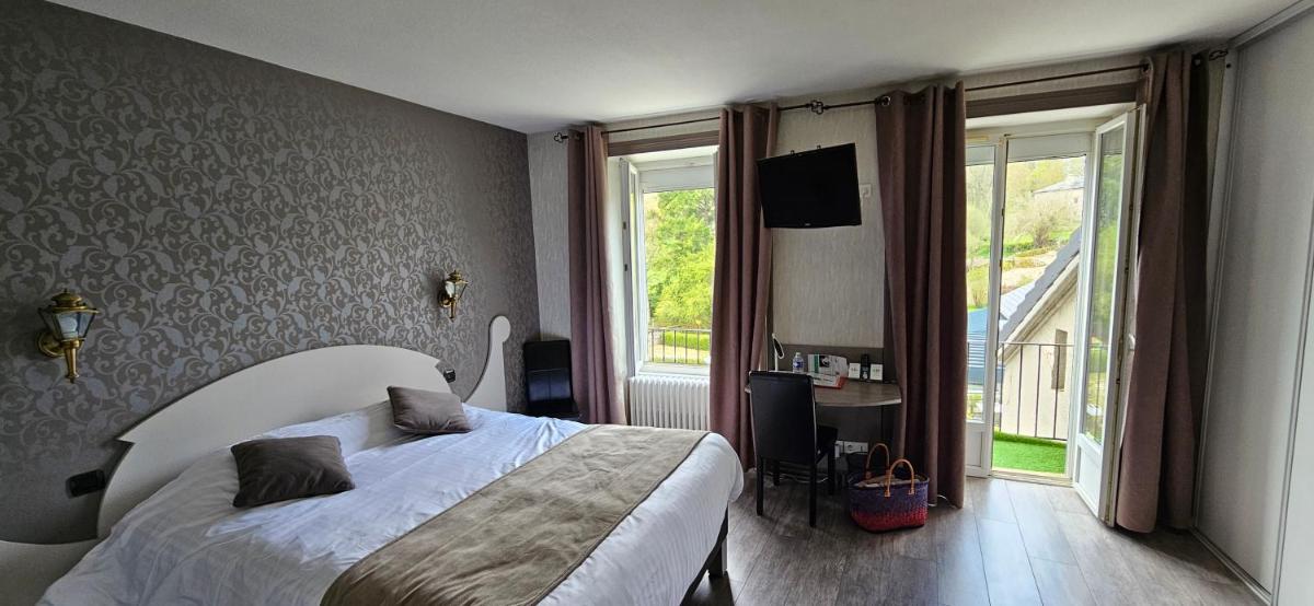 Un ou plusieurs lits dans un hébergement de l'établissement Logis SPA Hotel Restaurant De La Poste