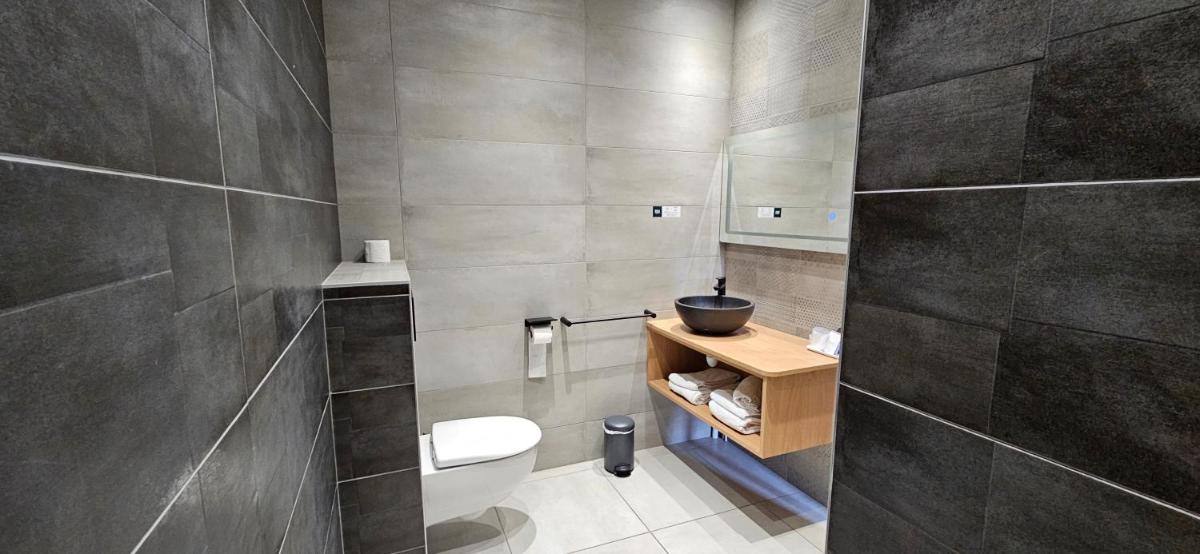 Salle de bains dans l'établissement Logis SPA Hotel Restaurant De La Poste