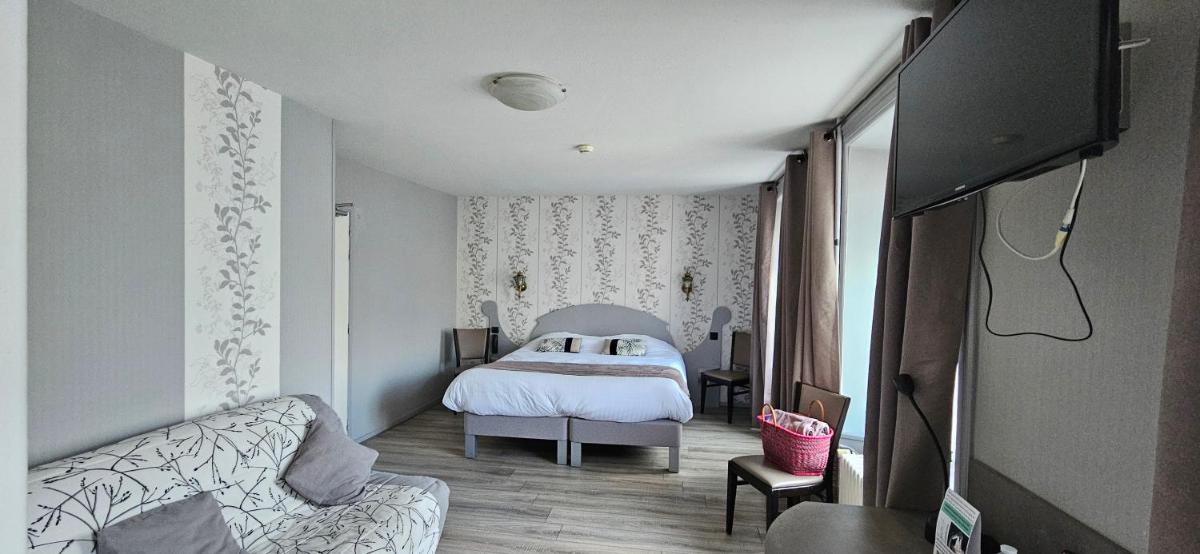 Un ou plusieurs lits dans un hébergement de l'établissement Logis SPA Hotel Restaurant De La Poste