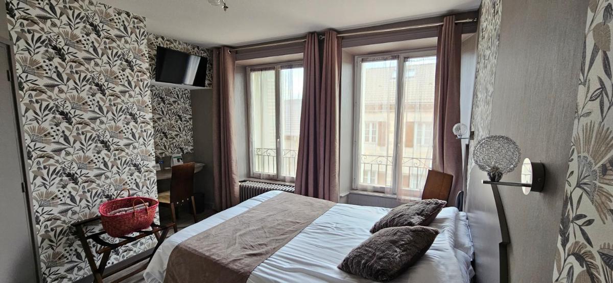 Un ou plusieurs lits dans un hébergement de l'établissement Logis SPA Hotel Restaurant De La Poste