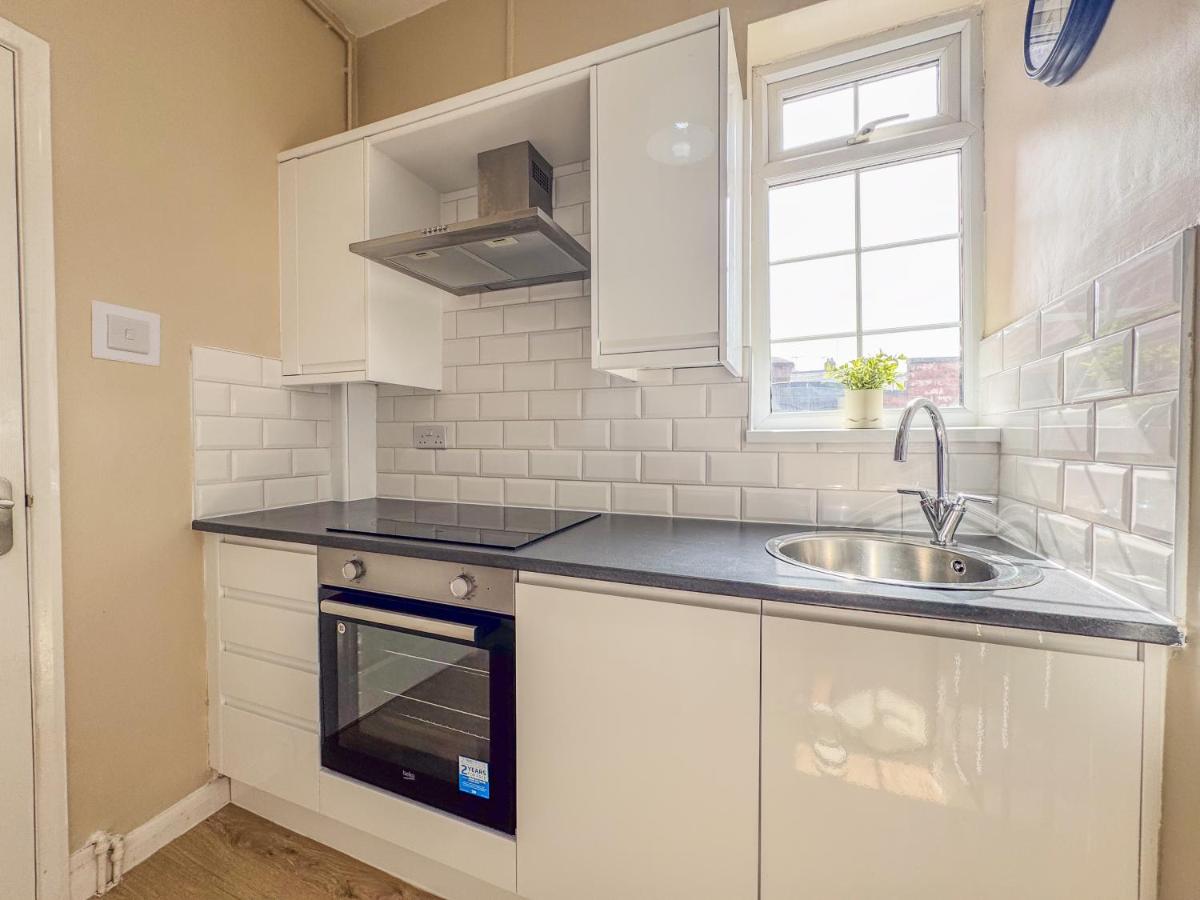 Spacious 1BDR Apartment By Torr Property Group Short Lets & Serviced Accommodation With Free WiFi Stratford Upon Avon - Housity