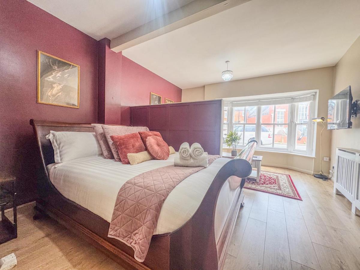Spacious 1BDR Apartment By Torr Property Group Short Lets & Serviced Accommodation With Free WiFi Stratford Upon Avon - Housity