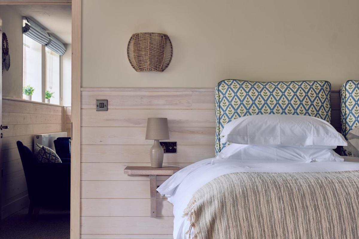 The Fish Hotel - Housity