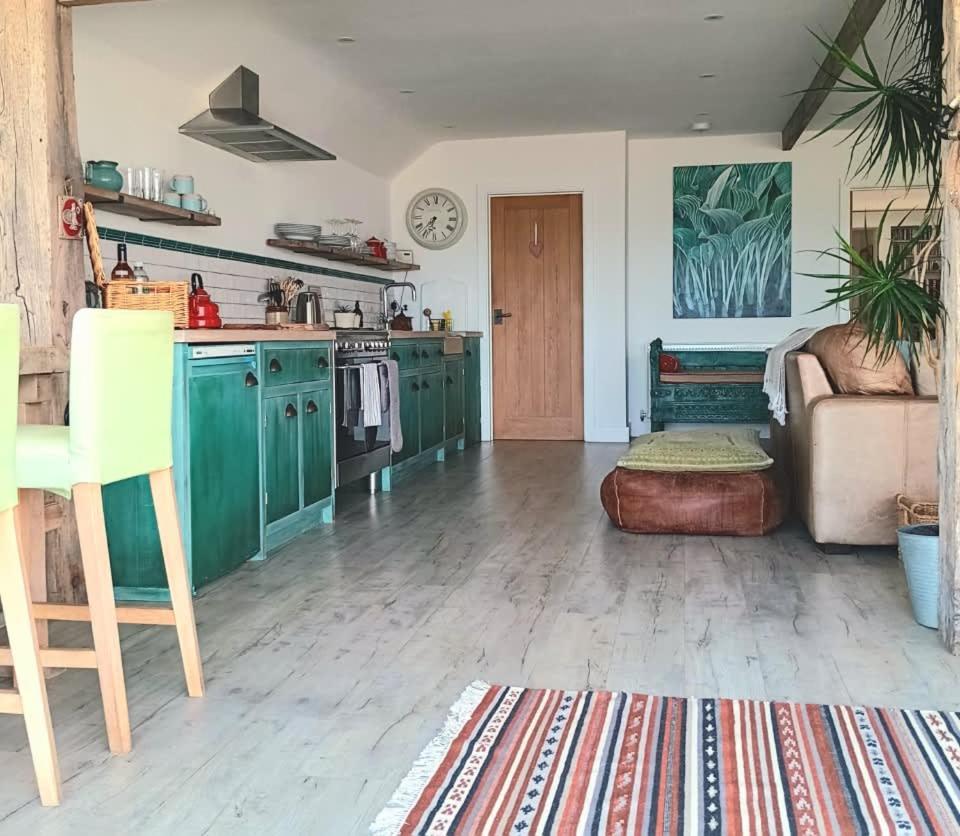 216 Coast Road, Ocean Bliss Direct Beach Access & Endless Waves - Housity