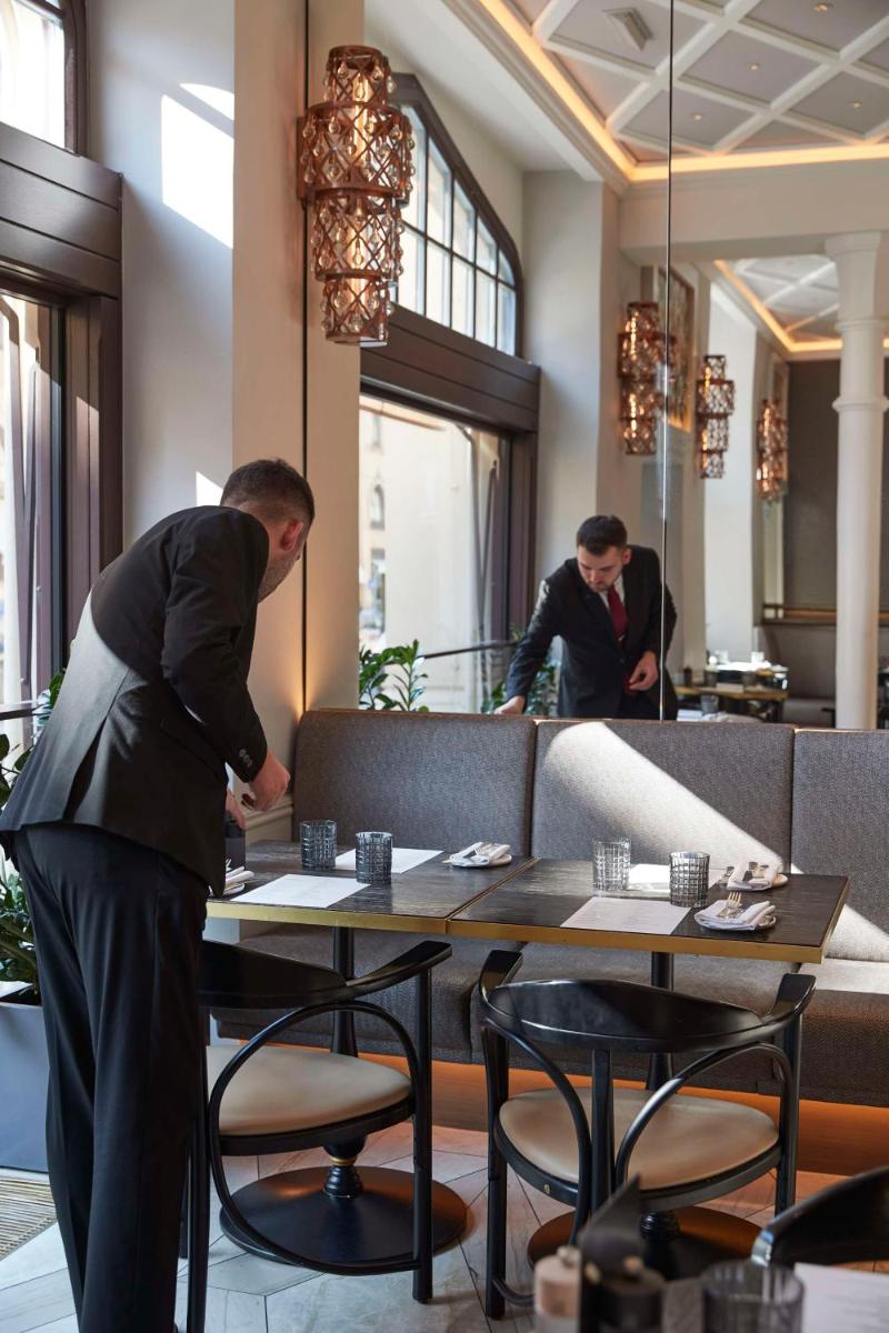 Gäste, die in der Unterkunft Vier Jahreszeiten Kempinski München übernachten