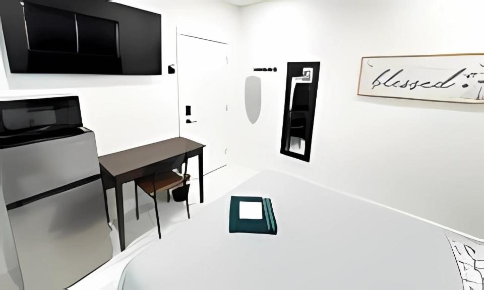 Private Rooms close to Miami Airport - Free parking - 01 - Housity