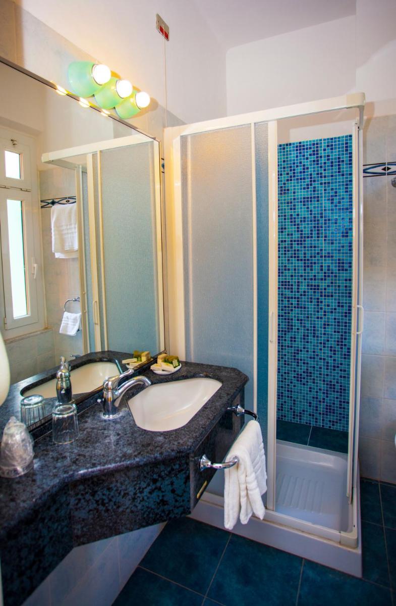 Hotel Delle Rose - Housity