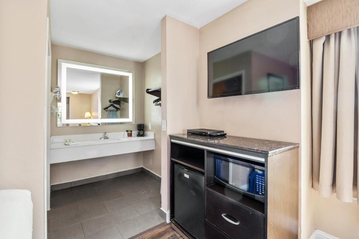 Executive Inn - Housity