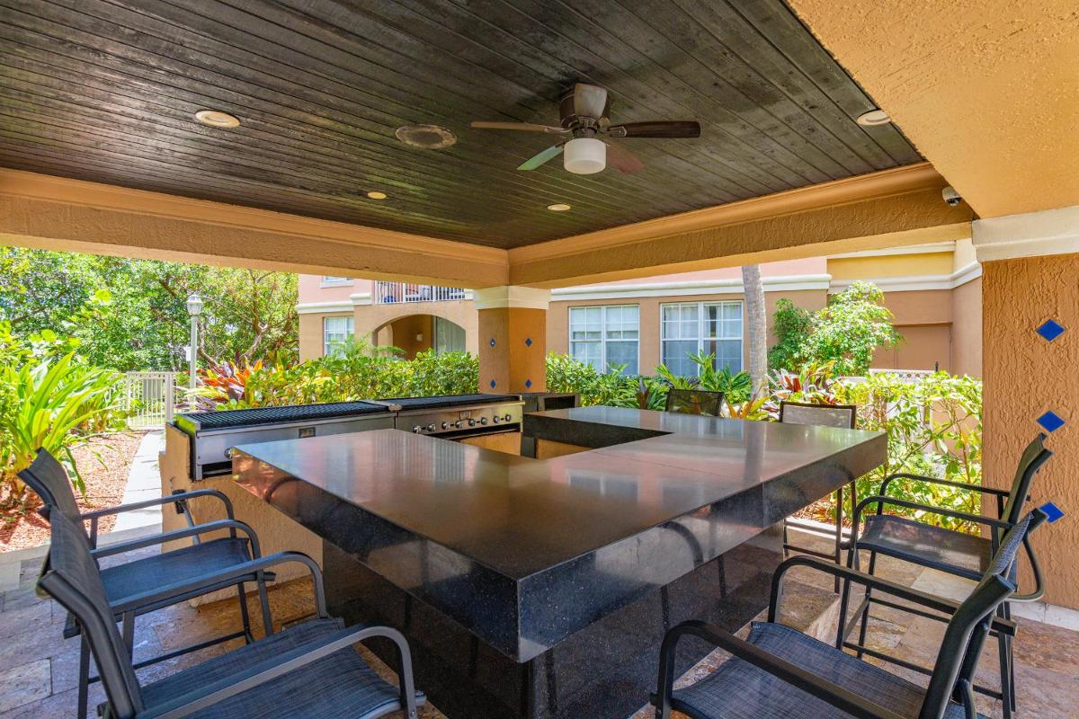 Yacht Club Miami Suite 2 Bedroom and 2 Bathroom With Baby Crib & Free Parking - Hizvo