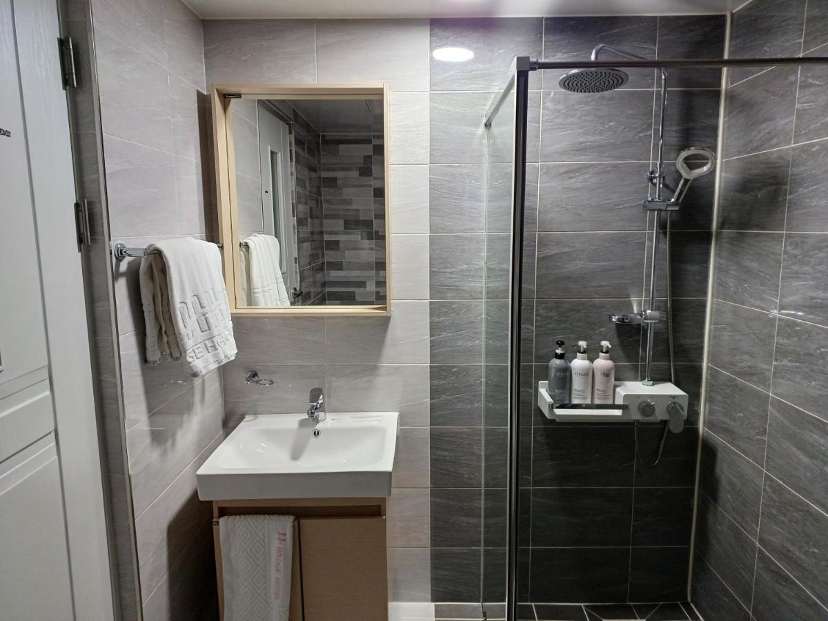 Tongyeong Bridge Hotel - Housity