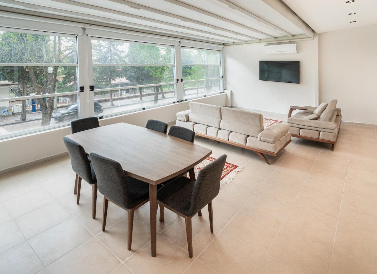 Golden Pars Hotel - Housity