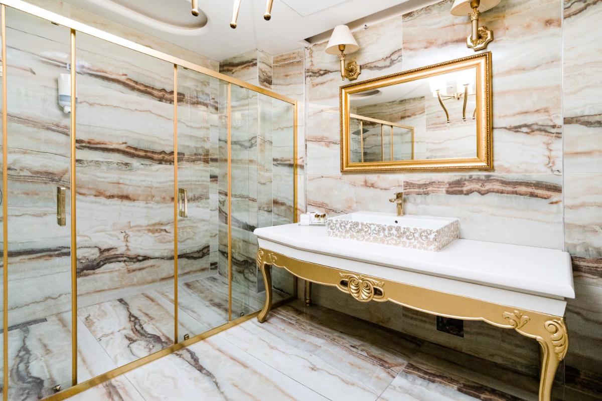 Golden Pars Hotel - Housity