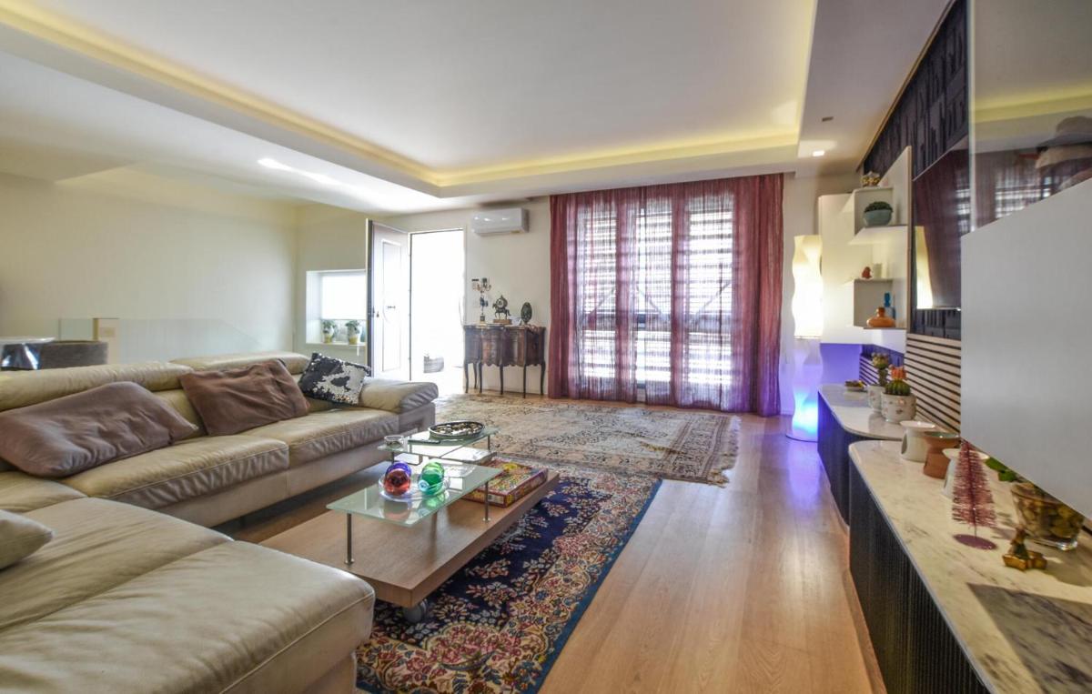Awesome Home In San Giovanni La Punta - Housity